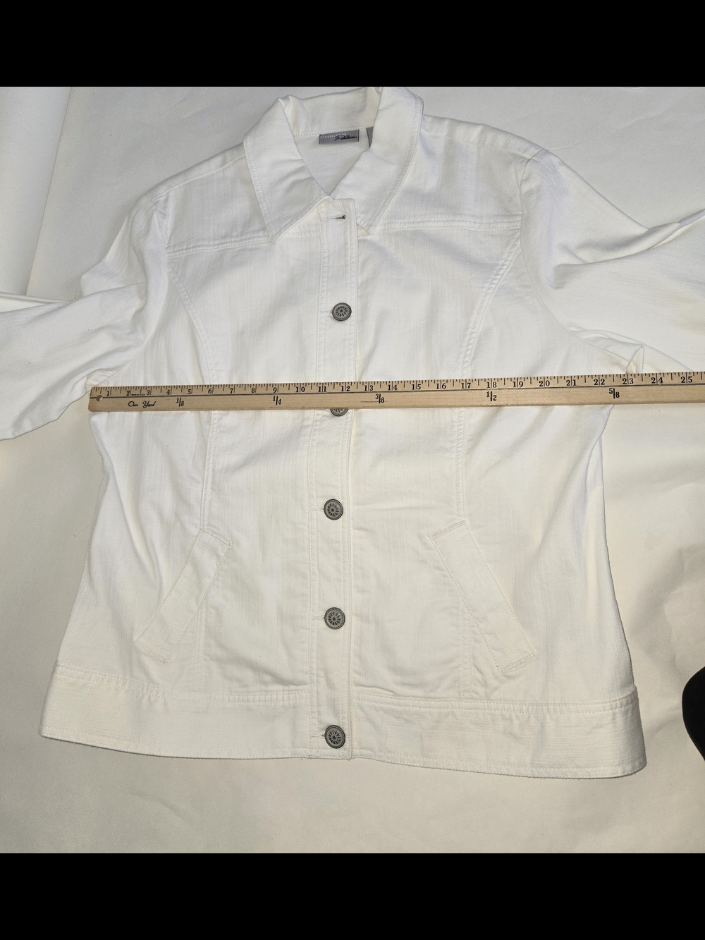 Chico's Women's White Button-Up Lightweight Denim Flattering Jacket Women Size 3 - Picture 4 of 10
